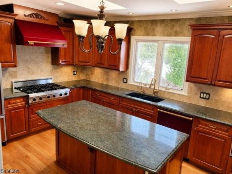 178 E Lindsley Road Cedar Grove NJ 07009
