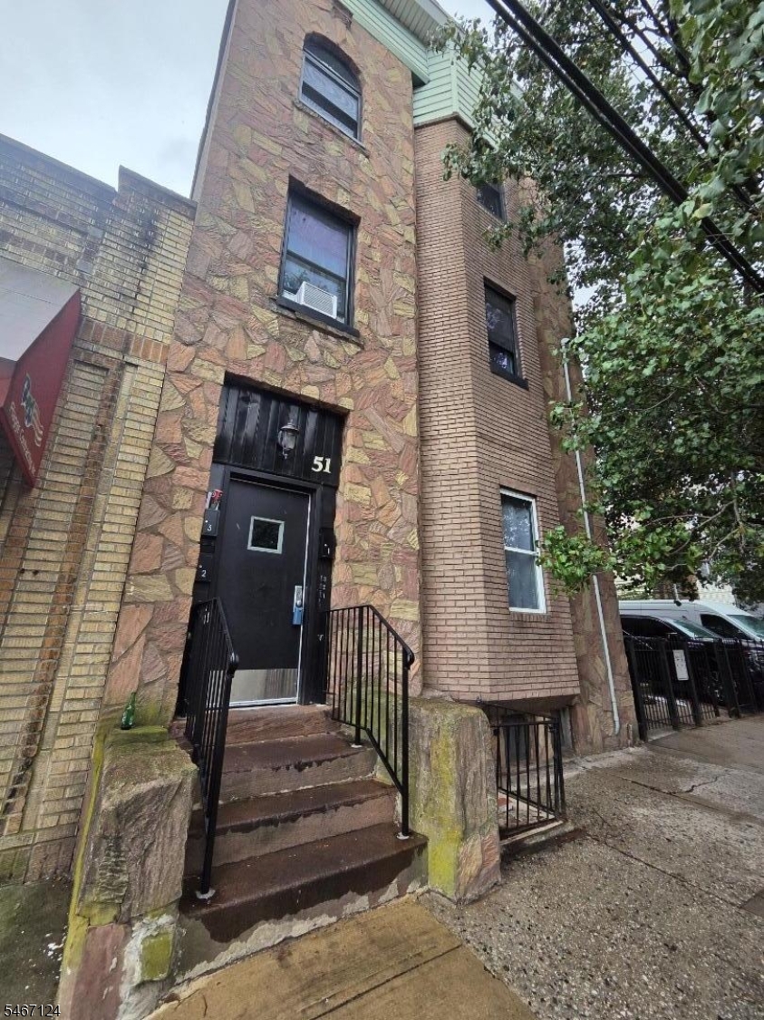 51 E Kinney Street Newark NJ 07102