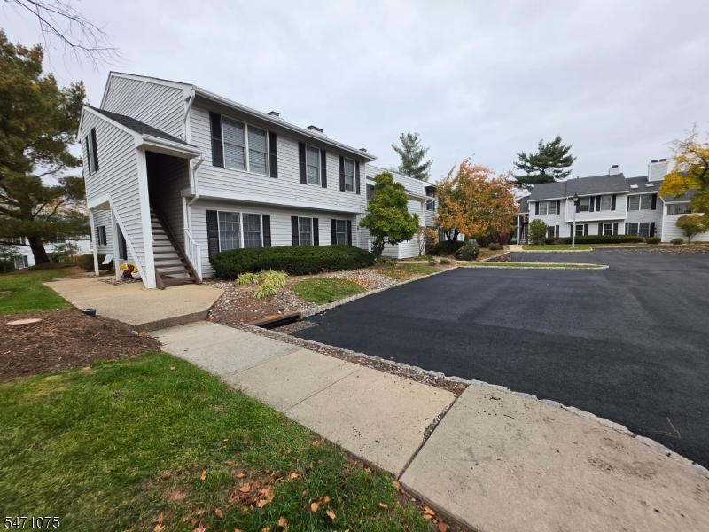 245 Nuthatch Court Readington NJ 08887