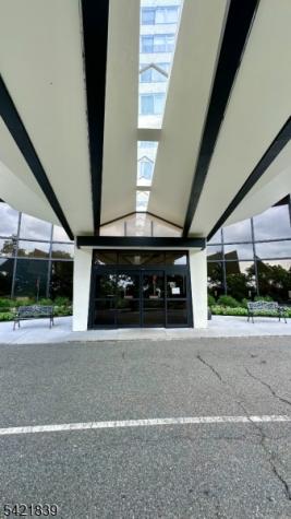 1 Claridge Dr Unit 1000 Verona NJ 07044