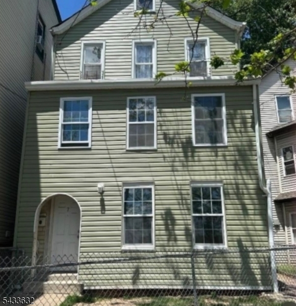 7 Circle Avenue Paterson NJ 07522