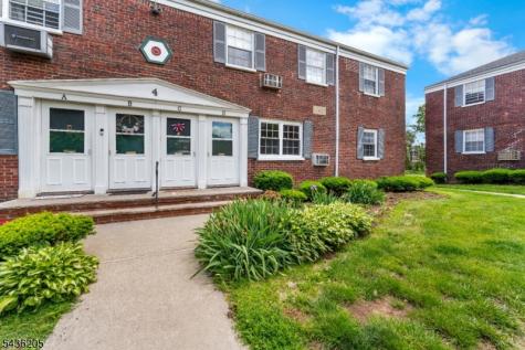 4 Colfax Manor Roselle Park NJ 07204