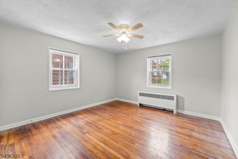 4 Colfax Manor Roselle Park NJ 07204