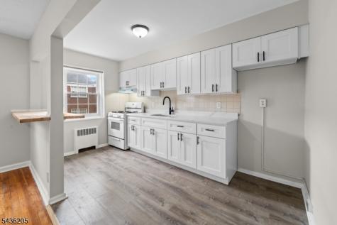 4 Colfax Manor Roselle Park NJ 07204