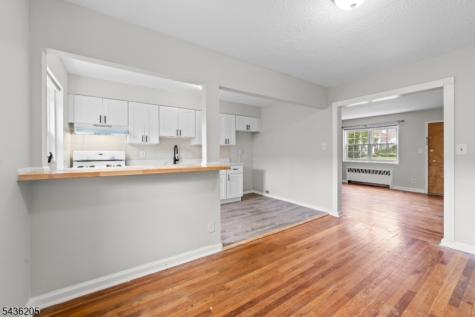 4 Colfax Manor Roselle Park NJ 07204