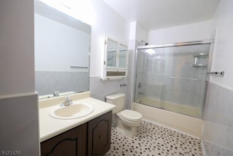 3 Jefferson Drive Spotswood NJ 08884