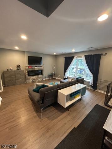 448 Saint Giles Court Franklin NJ 08873