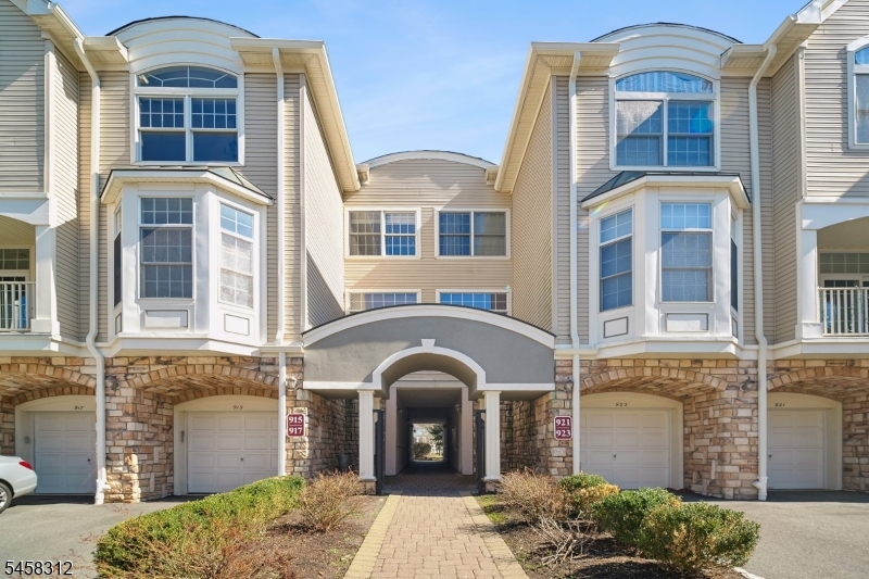 611 Binghampton Lane Livingston NJ 07039