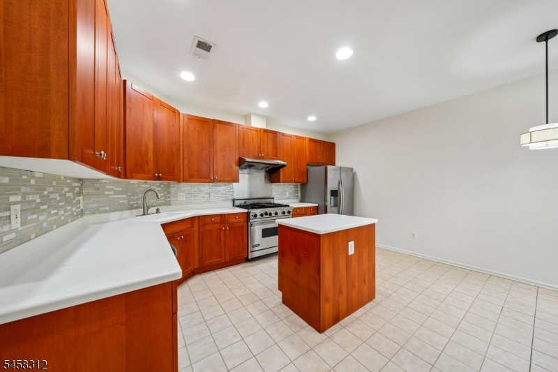 611 Binghampton Lane Livingston NJ 07039