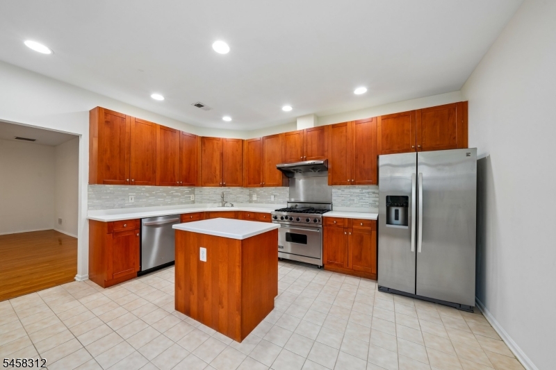 611 Binghampton Lane Livingston NJ 07039