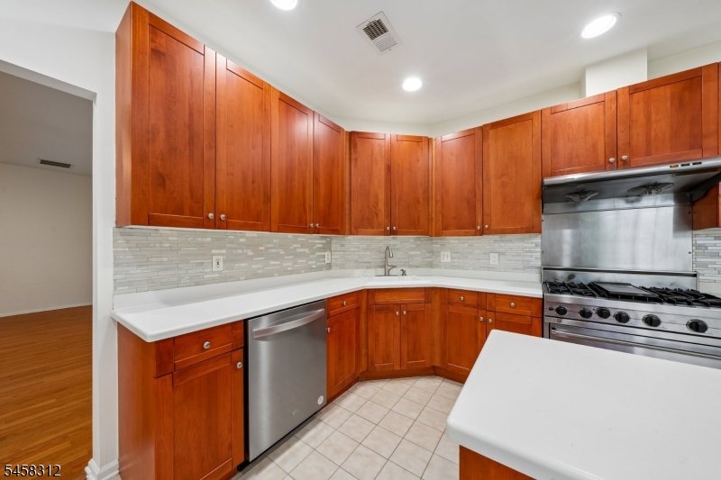 611 Binghampton Lane Livingston NJ 07039
