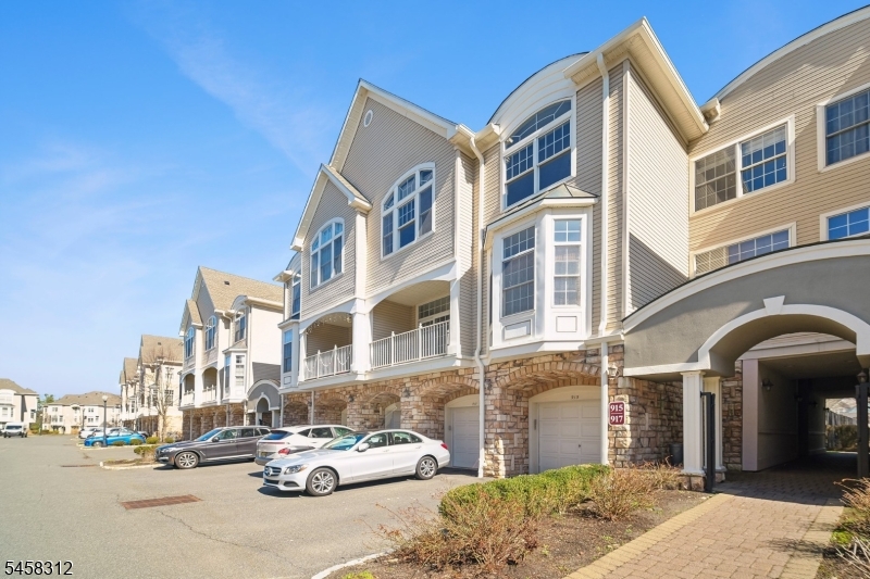 611 Binghampton Lane Livingston NJ 07039