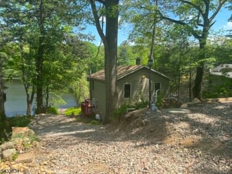77 Goldfinch Lane West Milford NJ 07421