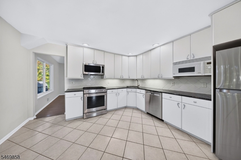 33 Highmount Avenue Warren NJ 07059