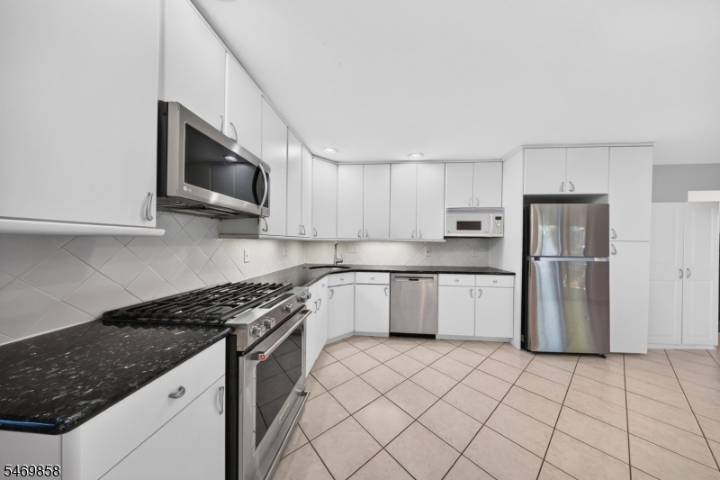 33 Highmount Avenue Warren NJ 07059