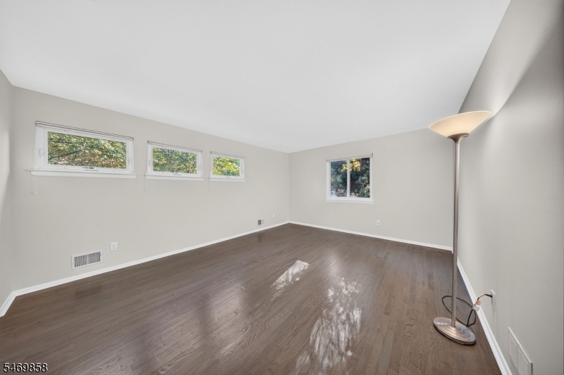 33 Highmount Avenue Warren NJ 07059