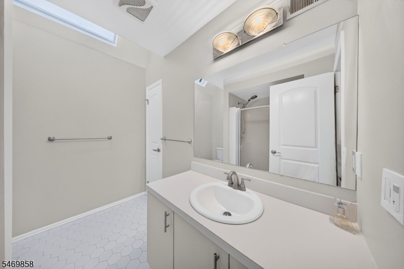 33 Highmount Avenue Warren NJ 07059
