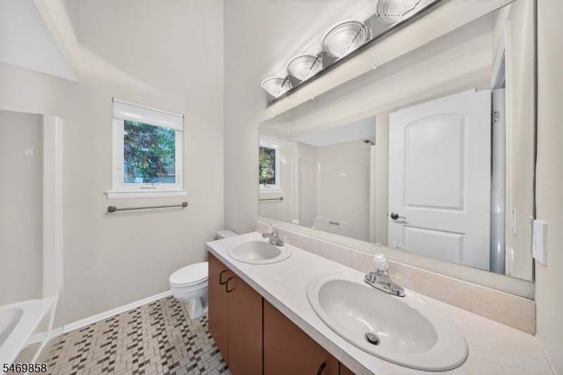 33 Highmount Avenue Warren NJ 07059