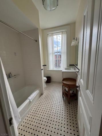17 Bridge Street Frenchtown NJ 08825