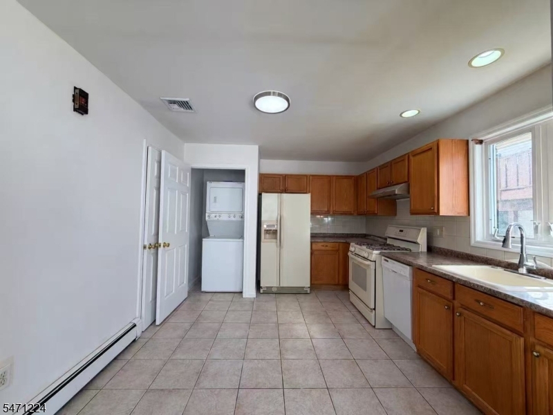 31 Leo Place Lodi NJ 07644