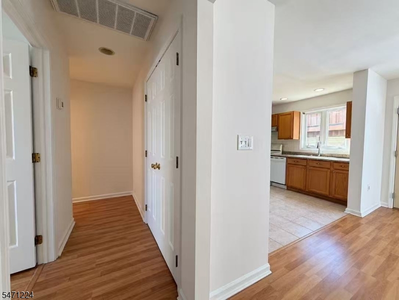 31 Leo Place Lodi NJ 07644