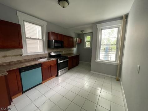 8 Treacy Avenue Newark NJ 07108