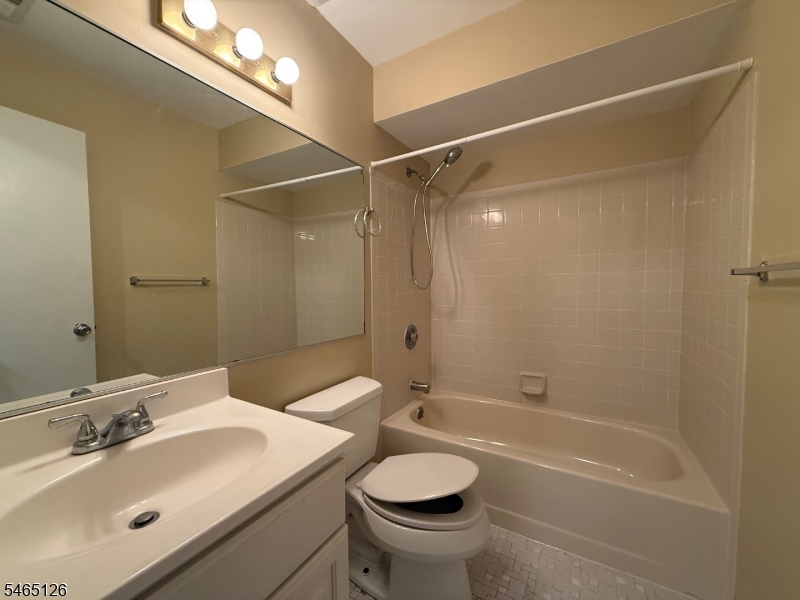 112 Lowell Court West Windsor NJ 08540