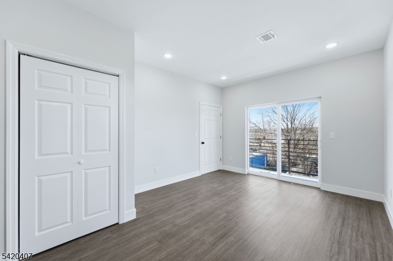 392 S 19th Street Newark NJ 07103