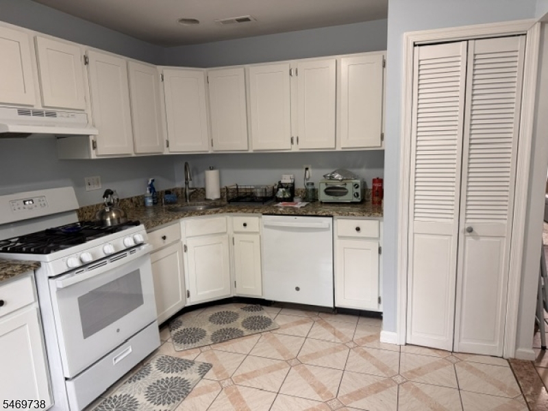 71 Park Gate Drive Edison NJ 08820