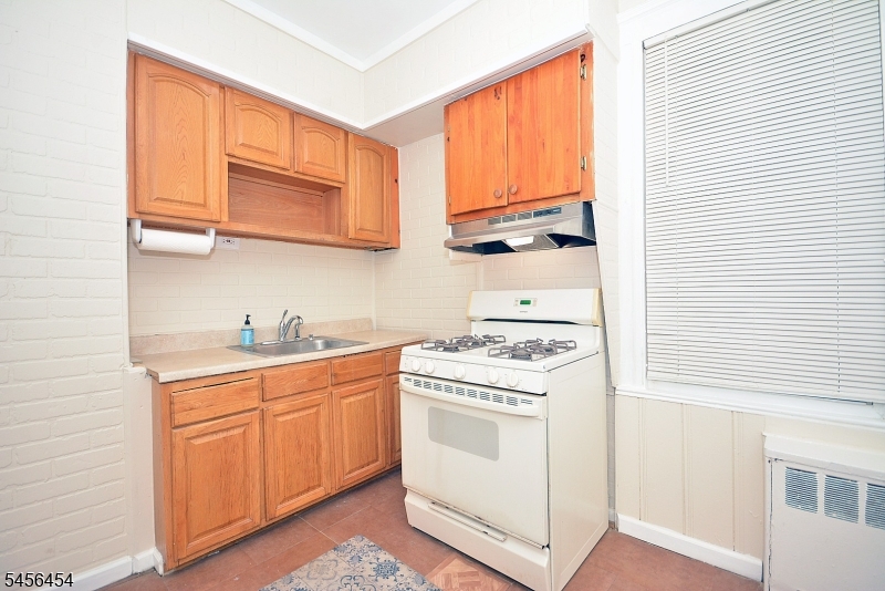 526 Court Street Elizabeth NJ 07206