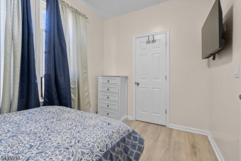 72 Seymour Avenue Newark NJ 07108