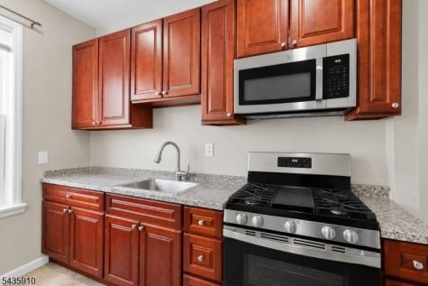 72 Seymour Avenue Newark NJ 07108
