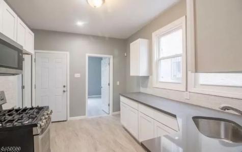 127 Brookwood Street East Orange NJ 07018