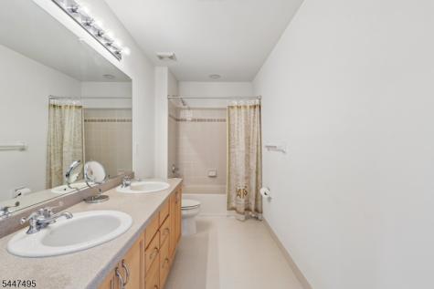 8 Pring Court West Orange NJ 07052
