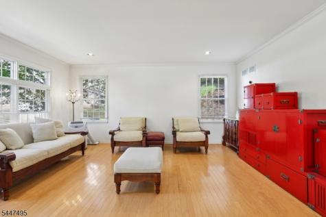 8 Pring Court West Orange NJ 07052