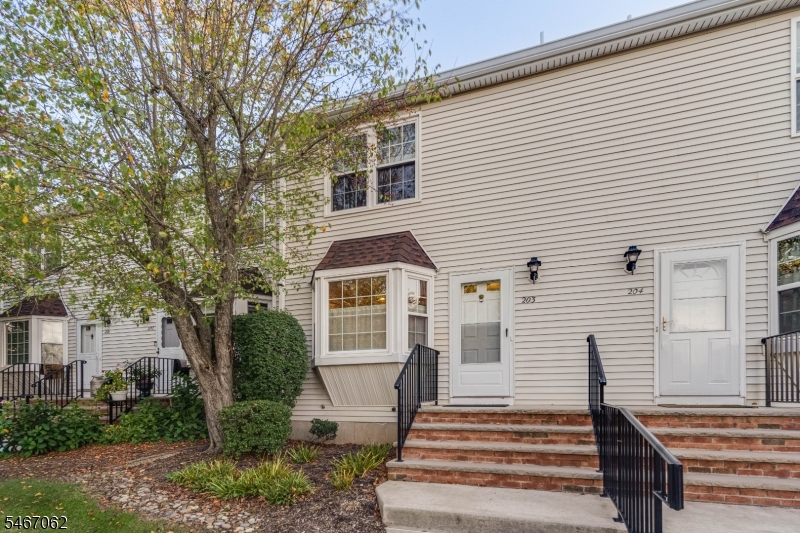 203 Salem Court Raritan NJ 08822