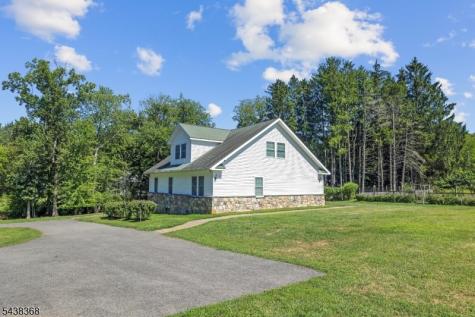 2 Spring Brook Lane Lebanon NJ 08826