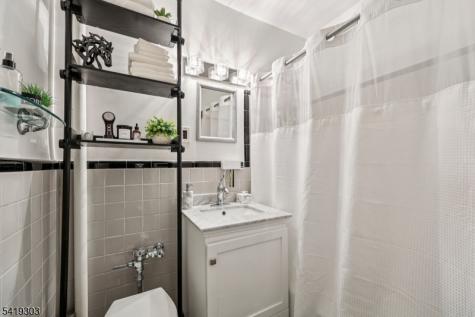 5 Roosevelt Place Montclair NJ 07042