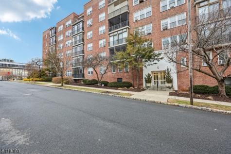 5 Roosevelt Place Montclair NJ 07042