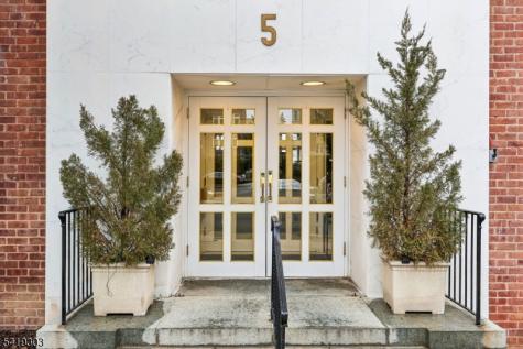 5 Roosevelt Place Montclair NJ 07042