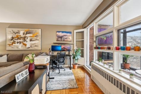 5 Roosevelt Place Montclair NJ 07042