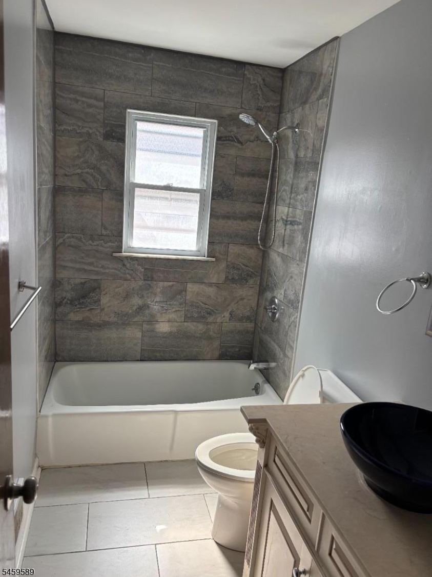37 Young Ave 2nd Fl Hillside NJ 07205