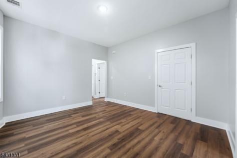 913 S 18th Newark NJ 07108