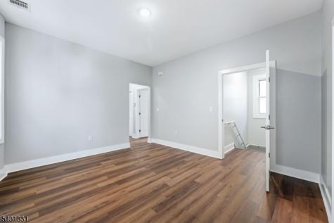 913 S 18th Newark NJ 07108