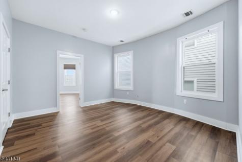 913 S 18th Newark NJ 07108