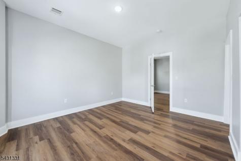 913 S 18th Newark NJ 07108