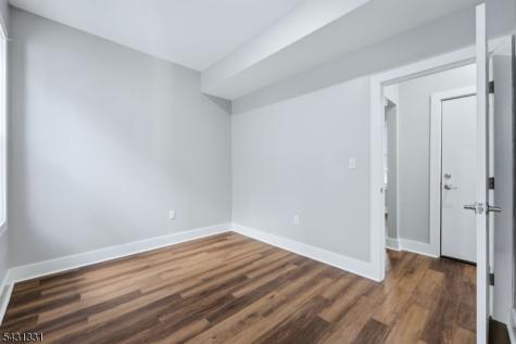 913 S 18th Newark NJ 07108