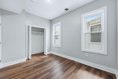 913 S 18th Newark NJ 07108