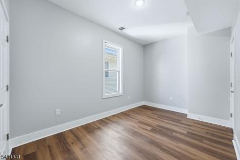 913 S 18th Newark NJ 07108