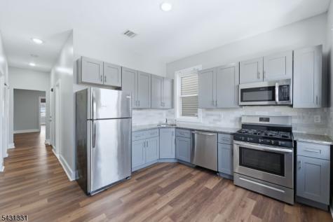 913 S 18th Newark NJ 07108